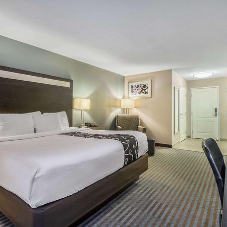 La Quinta Inn & Suites Casino And Bar By Wyndham Glendive Room photo