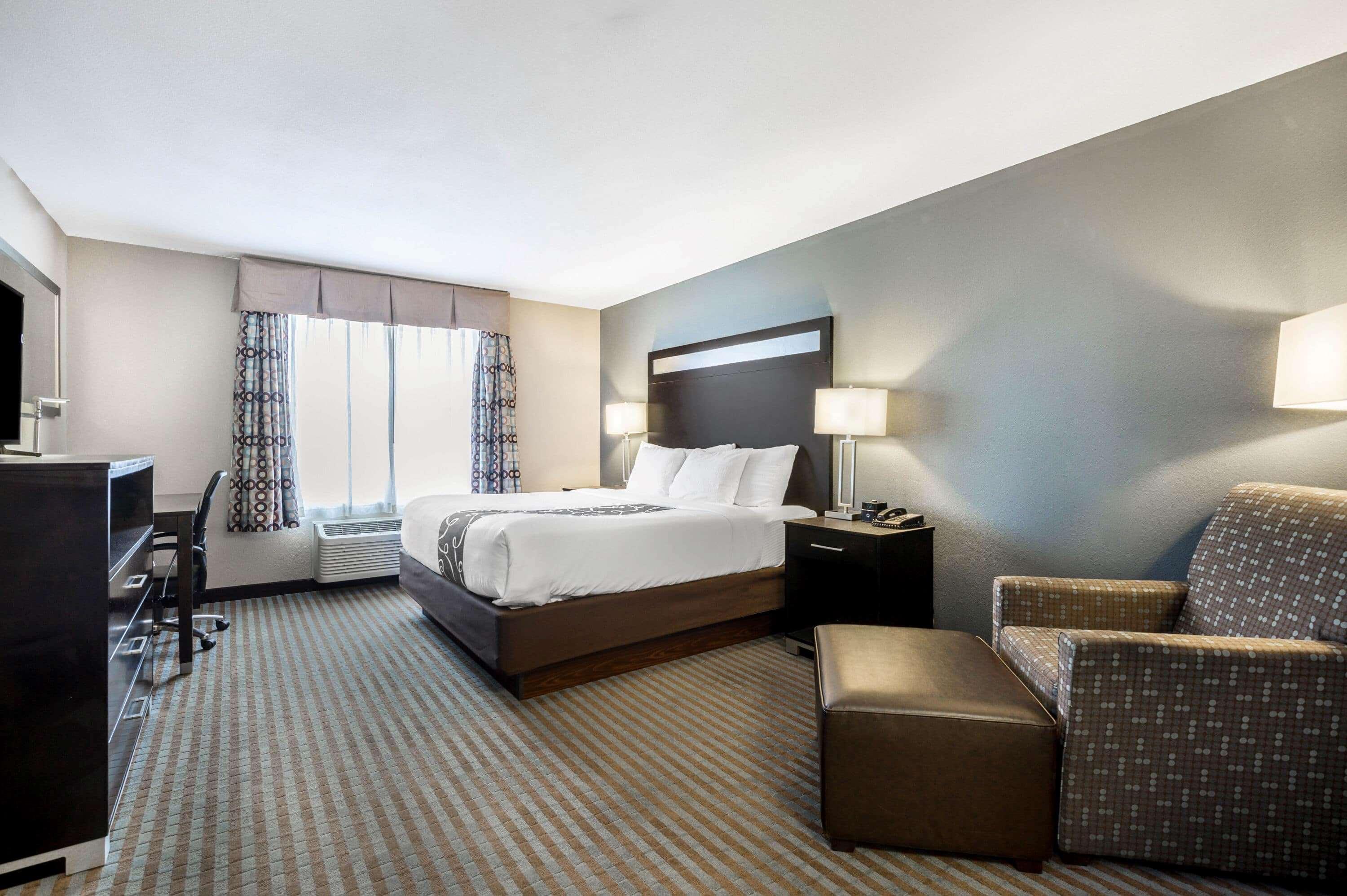 La Quinta Inn & Suites Casino And Bar By Wyndham Glendive Exterior photo