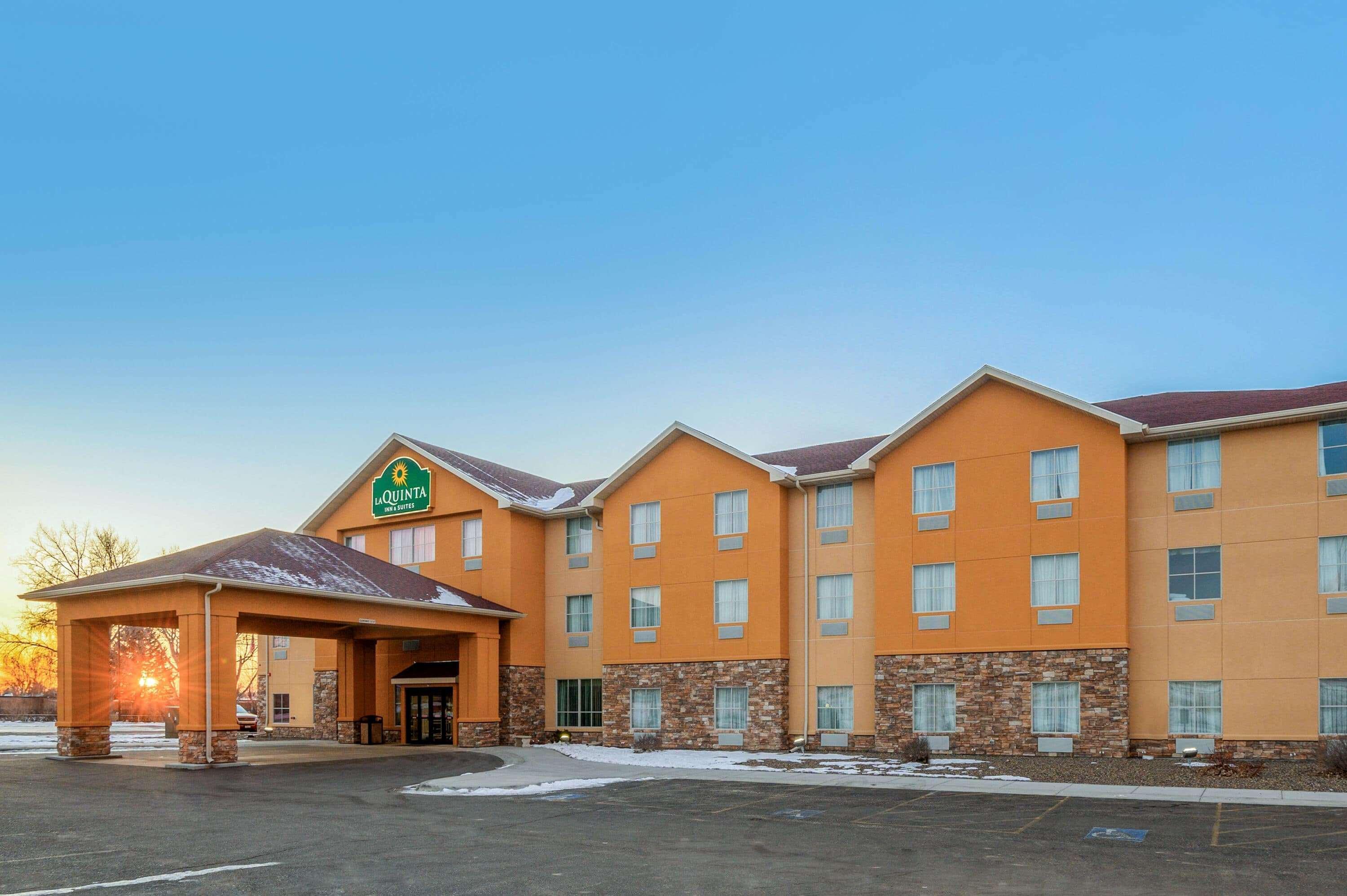 La Quinta Inn & Suites Casino And Bar By Wyndham Glendive Exterior photo