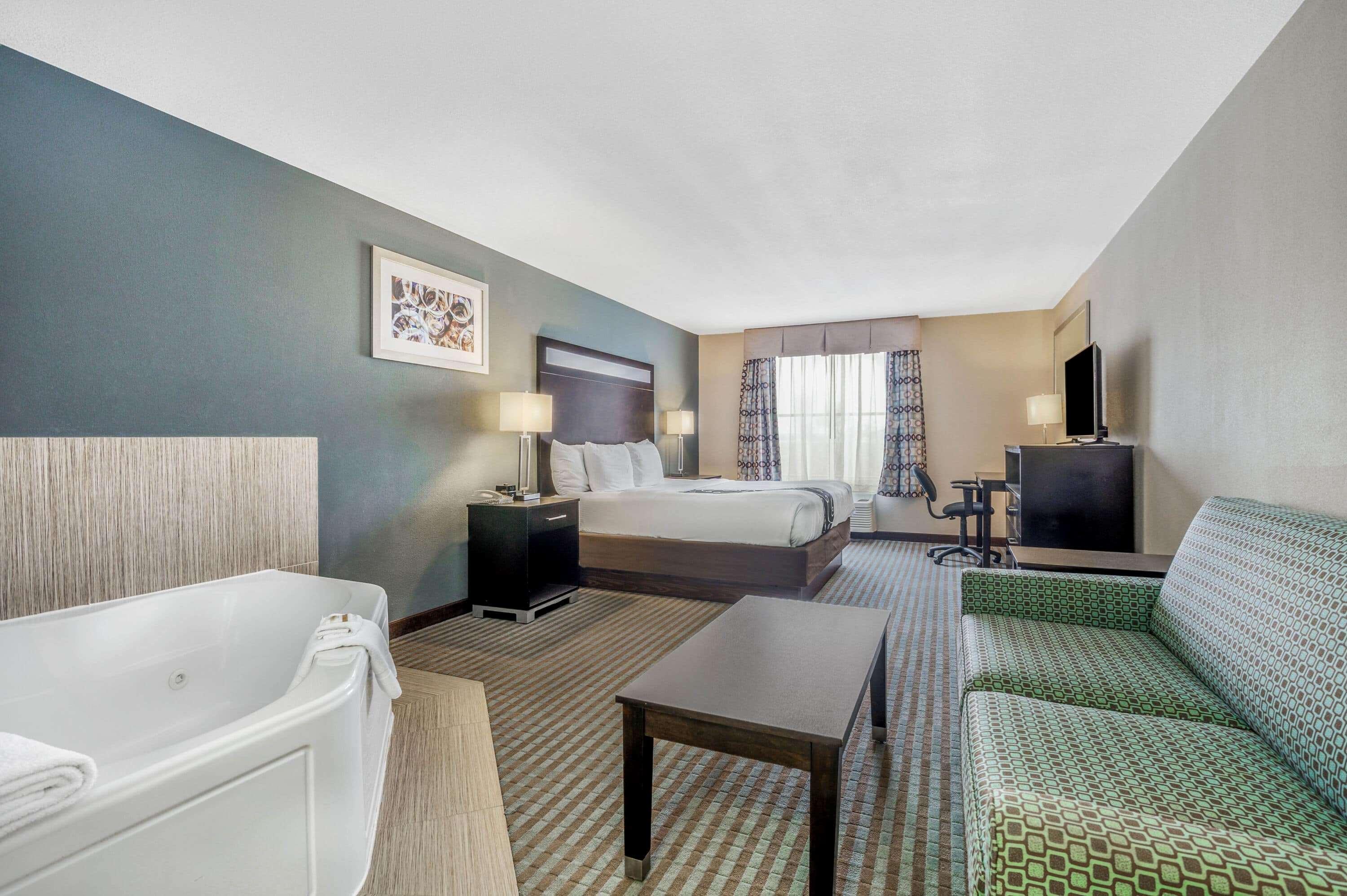 La Quinta Inn & Suites Casino And Bar By Wyndham Glendive Exterior photo