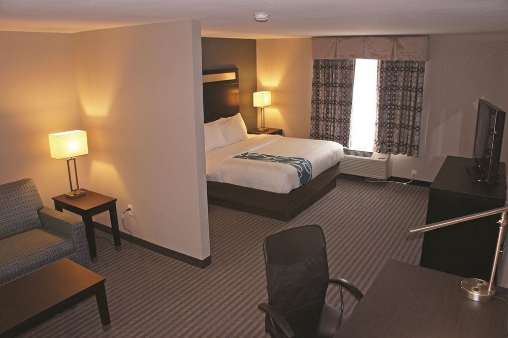 La Quinta Inn & Suites Casino And Bar By Wyndham Glendive Room photo