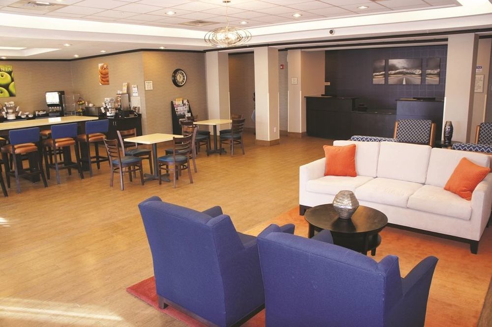 La Quinta Inn & Suites Casino And Bar By Wyndham Glendive Interior photo