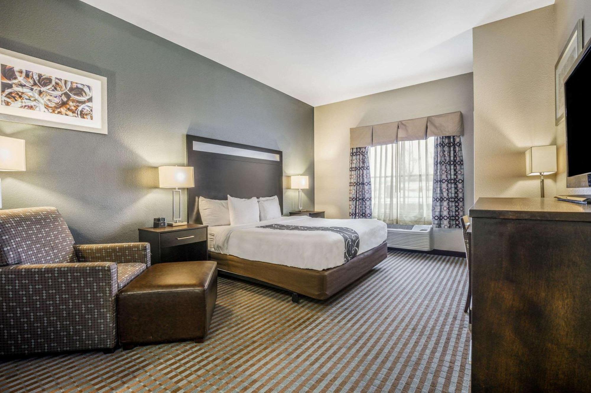 La Quinta Inn & Suites Casino And Bar By Wyndham Glendive Room photo